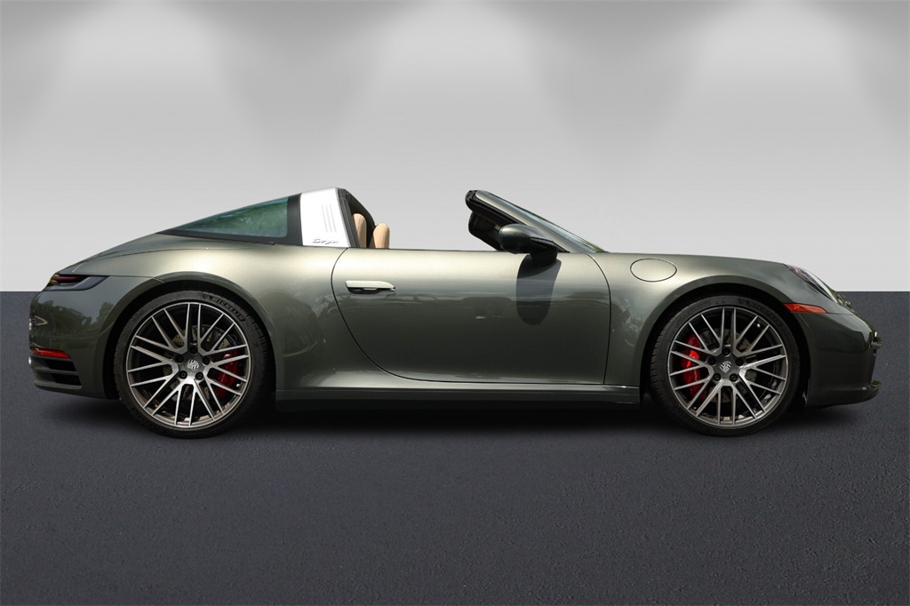 2024 Porsche 911 Targa 4S photo 2