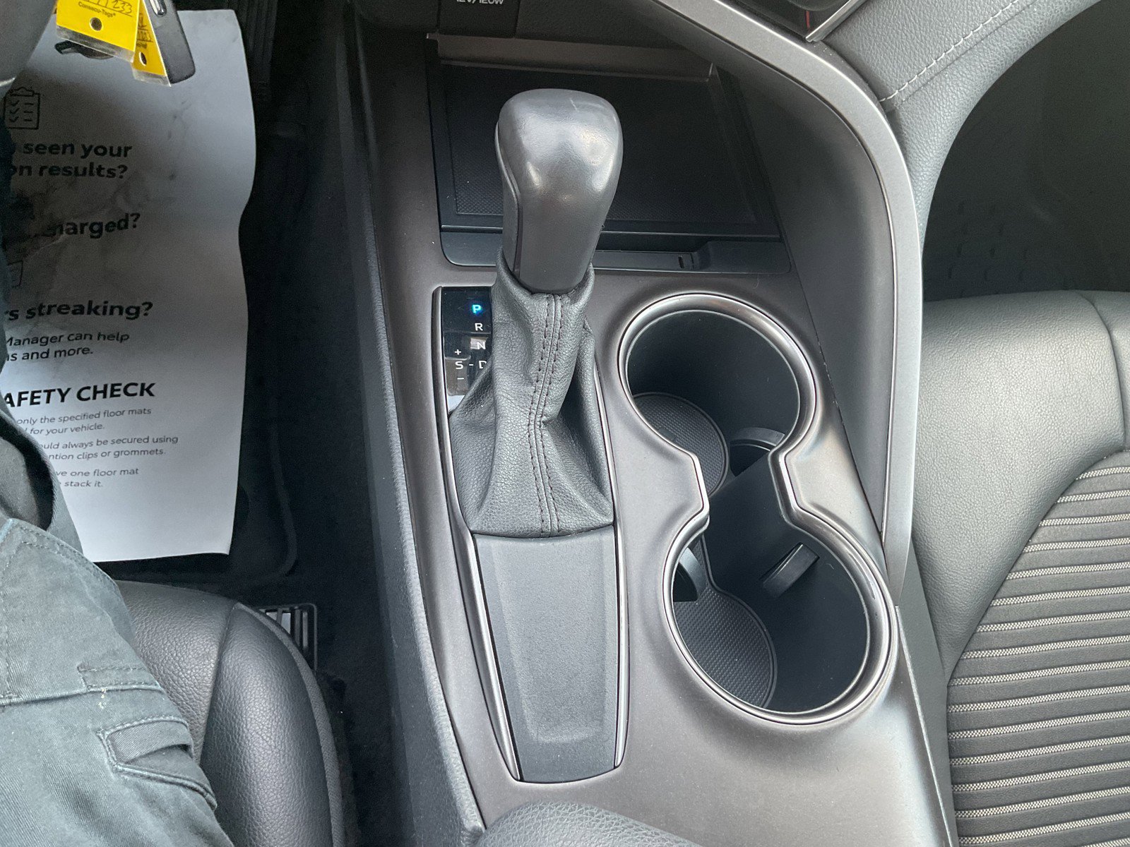 2021 Toyota Camry SE photo 14