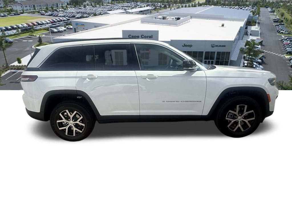 2025 Jeep Grand Cherokee Limited photo 3