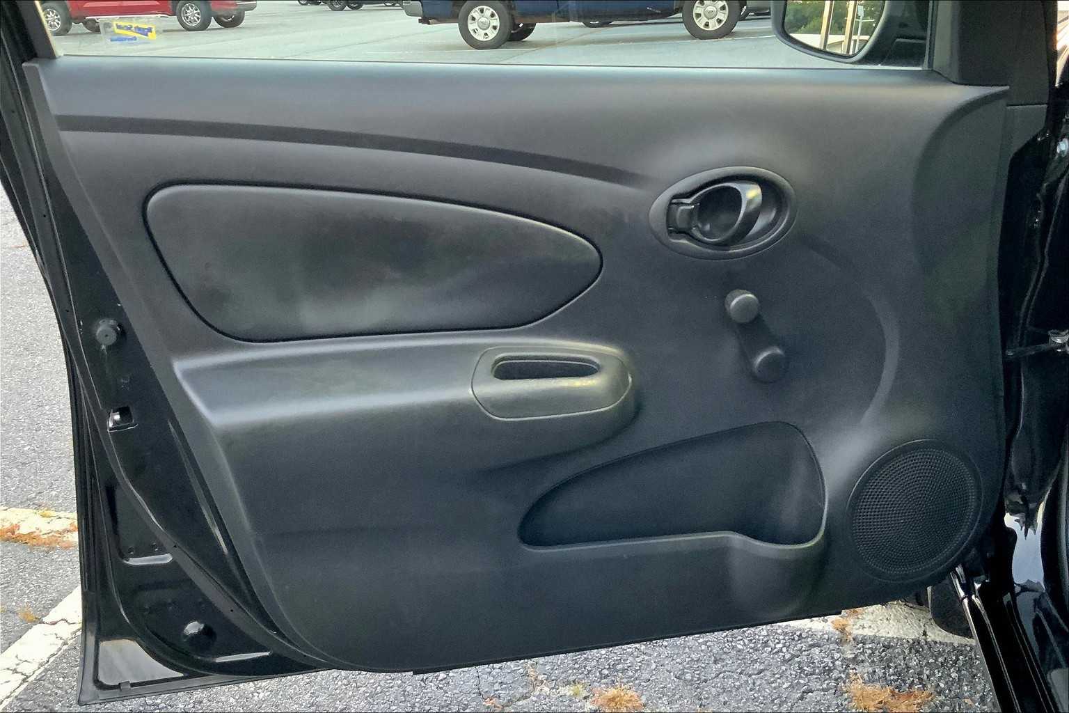 2018 Nissan Versa 1.6 S photo 17