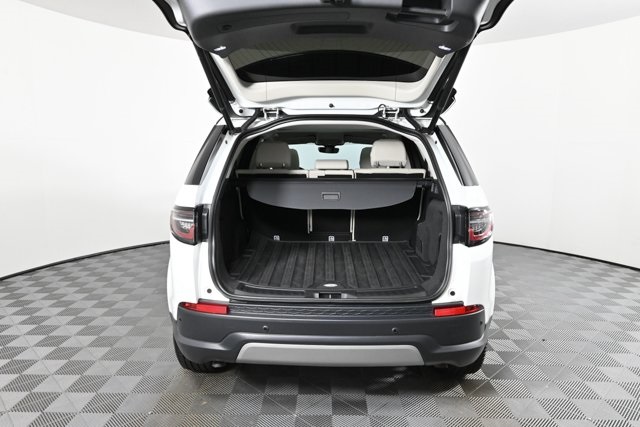 2022 Land Rover Discovery Sport SE photo 9