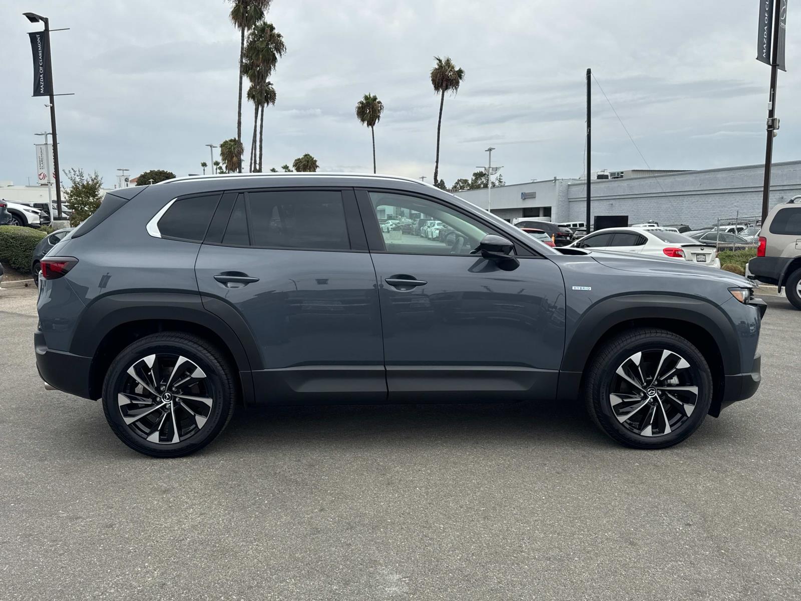2025 Mazda CX-50 Premium Plus photo 3