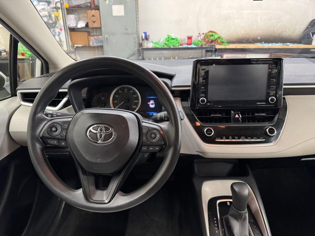 2022 Toyota Corolla LE photo 18