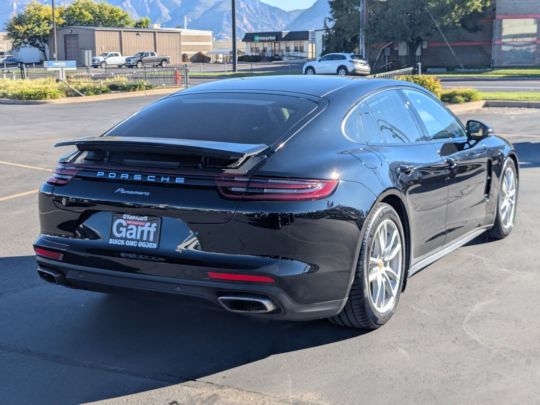 2017 Porsche Panamera 4 photo 3