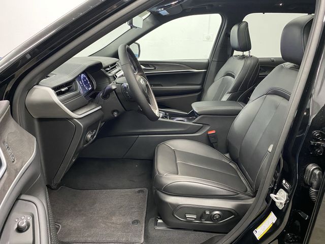 2025 Jeep Grand Cherokee Limited photo 4