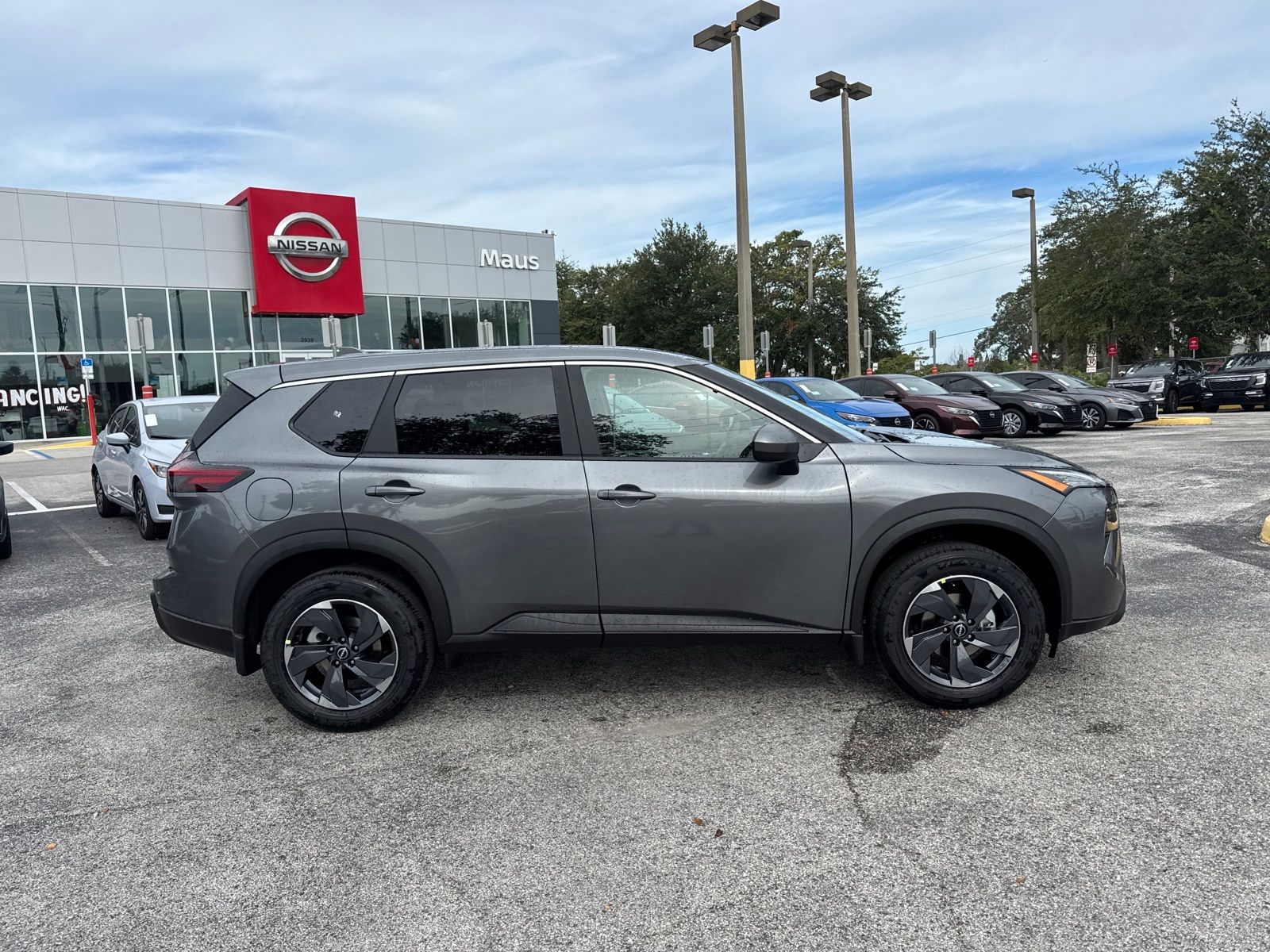 2026 Nissan Rogue SV photo 2