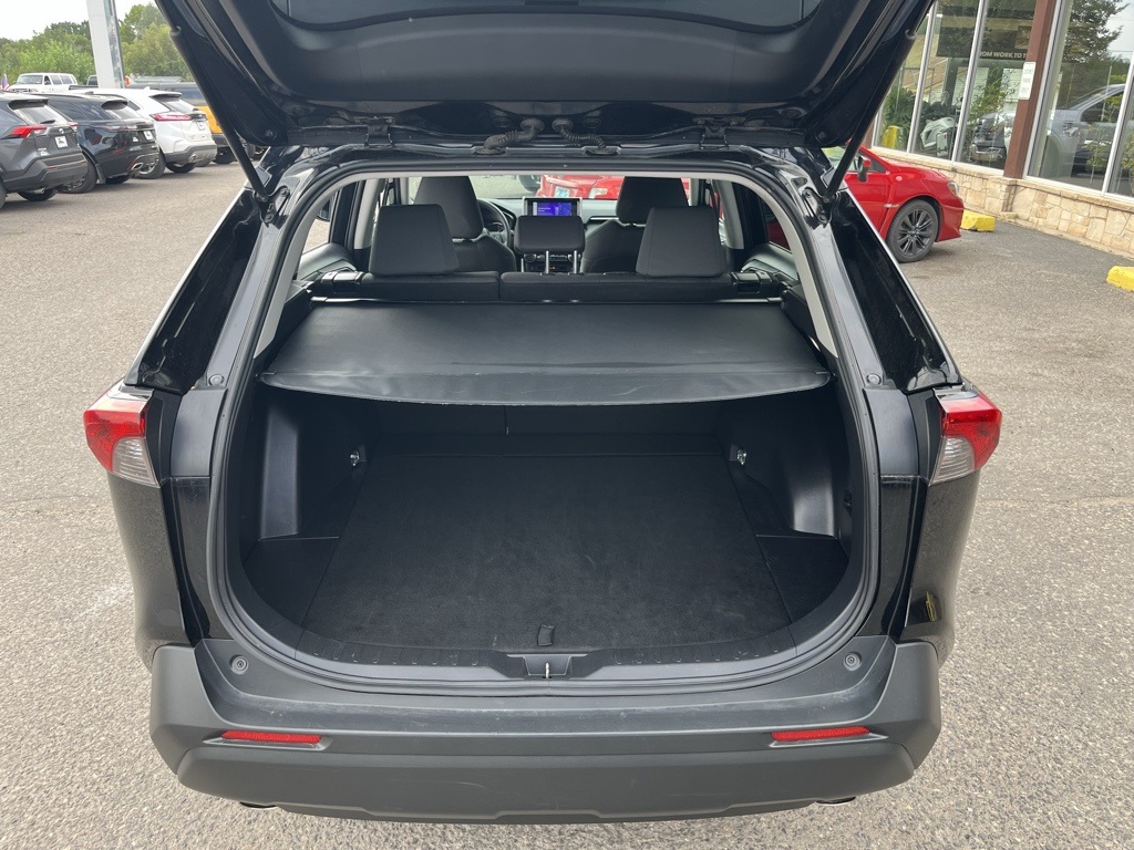 2024 Toyota RAV4 XLE photo 16