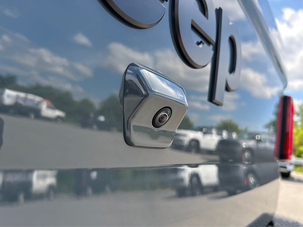 2025 Jeep Gladiator Sport photo 16