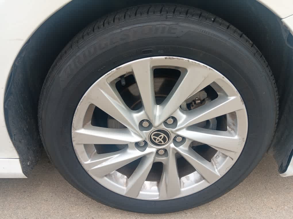 2023 Toyota Camry LE photo 3