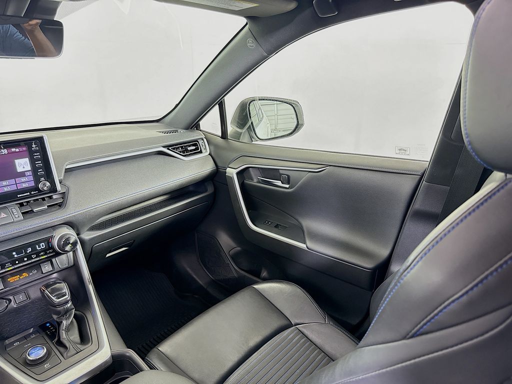 2020 Toyota RAV4 Hybrid XSE photo 22