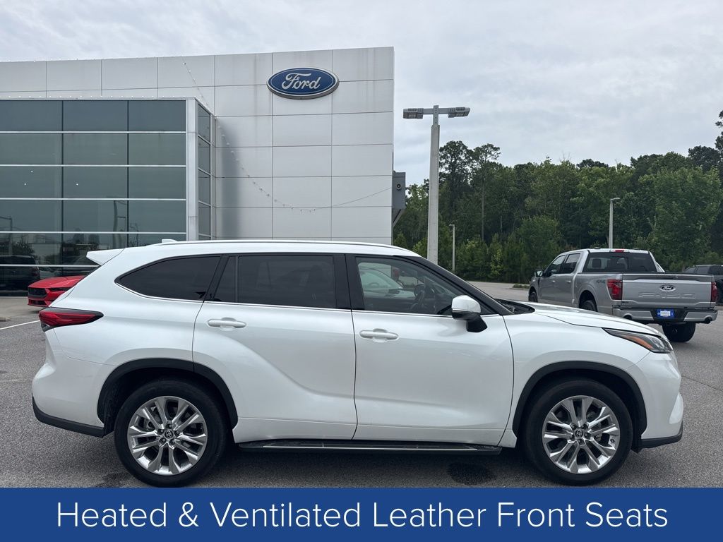 Image 3 of Pre-Owned 2023 Toyota Highlander Limited