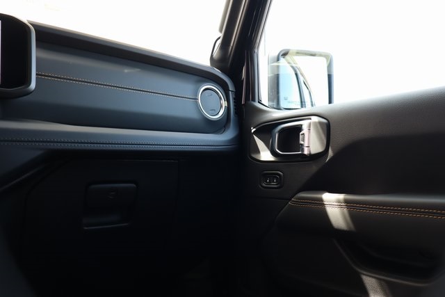 2025 Jeep Wrangler Sahara photo 44
