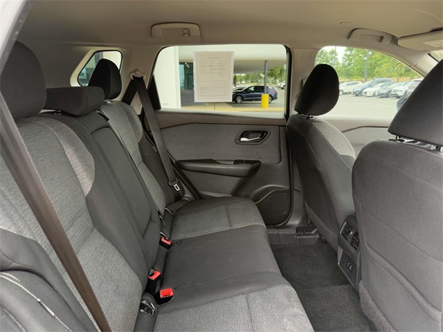 2023 Nissan Rogue SV photo 16