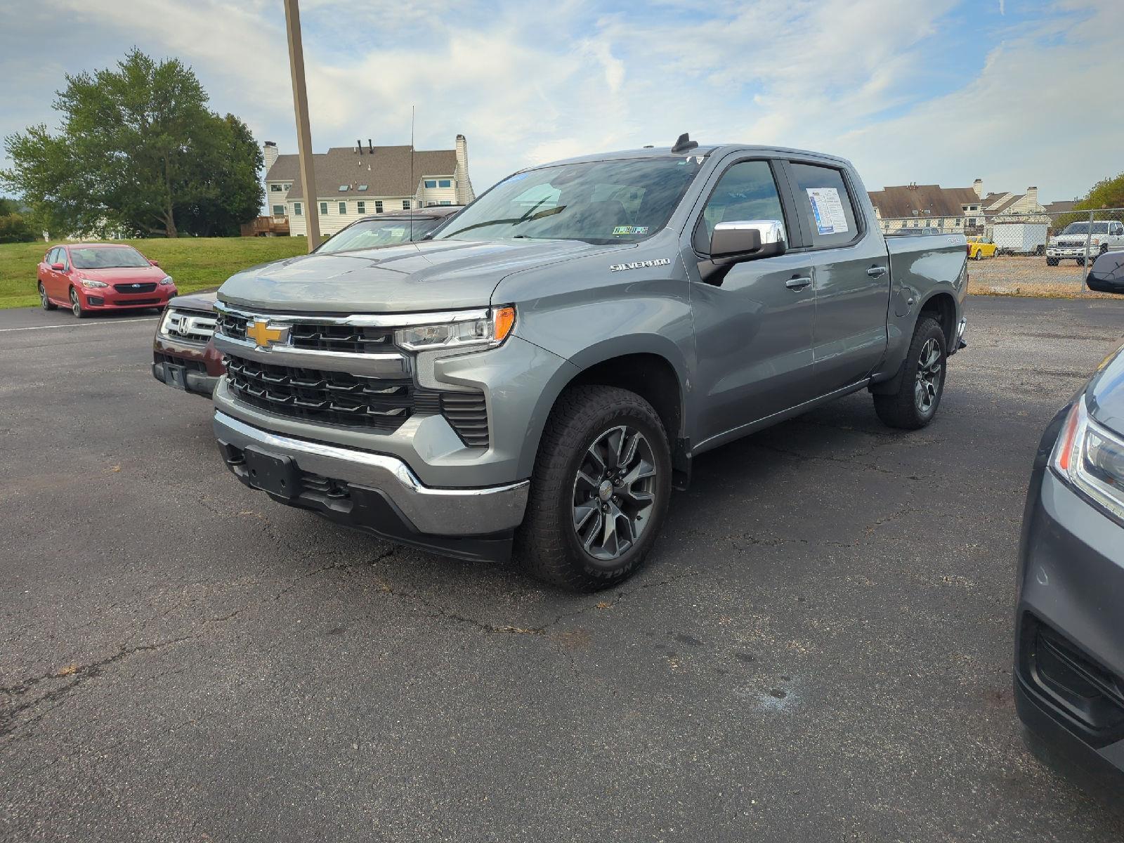 2023 Chevrolet Silverado 1500 LT photo 2