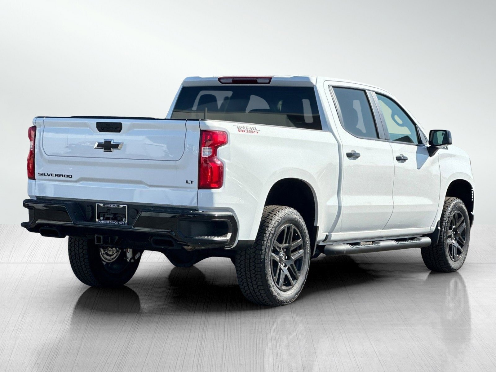 2025 Chevrolet Silverado Trail Boss LT photo 4