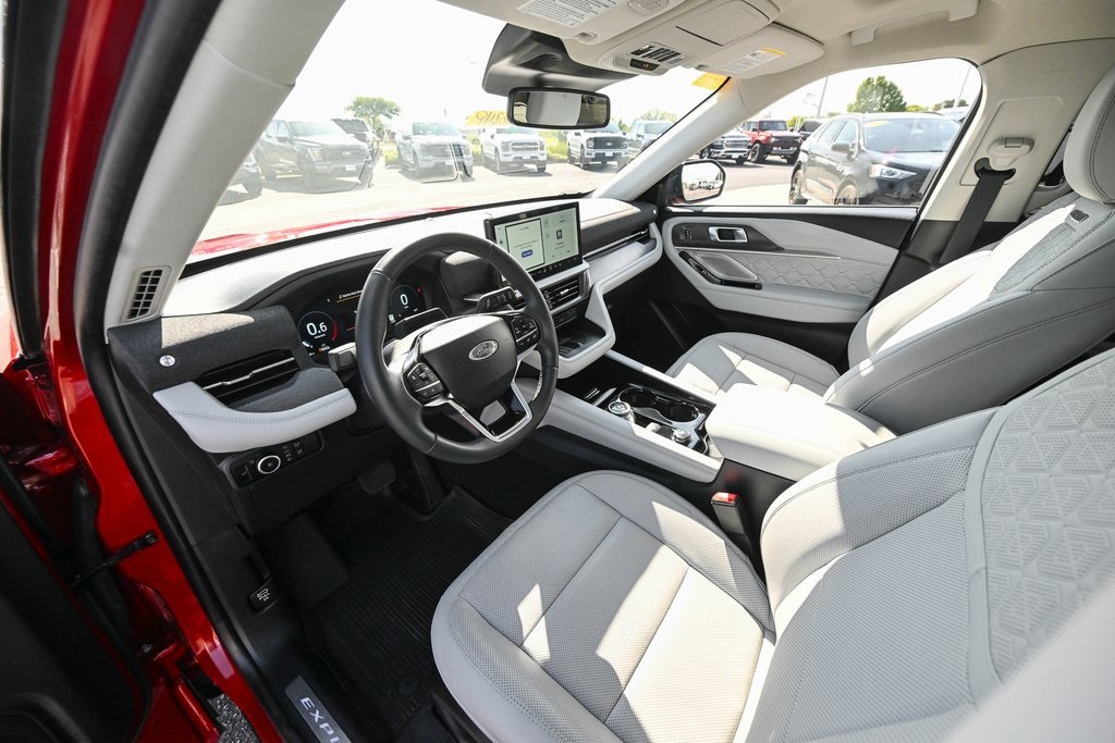 2025 Ford Explorer Platinum photo 17