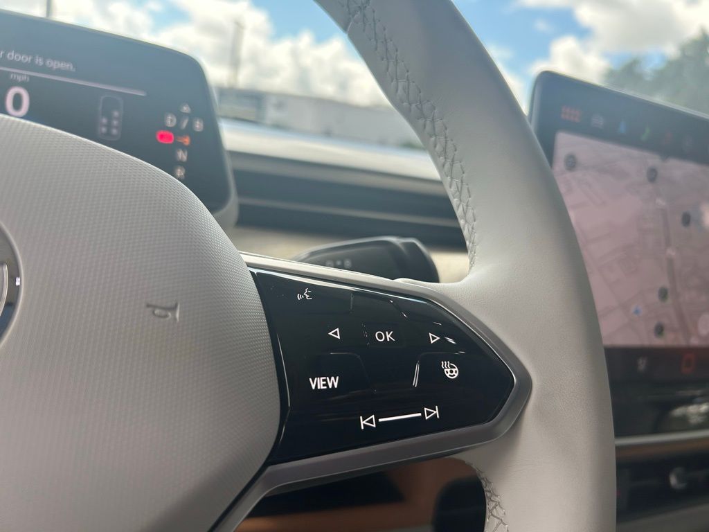 2025 Volkswagen ID. Buzz Pro Plus photo 16