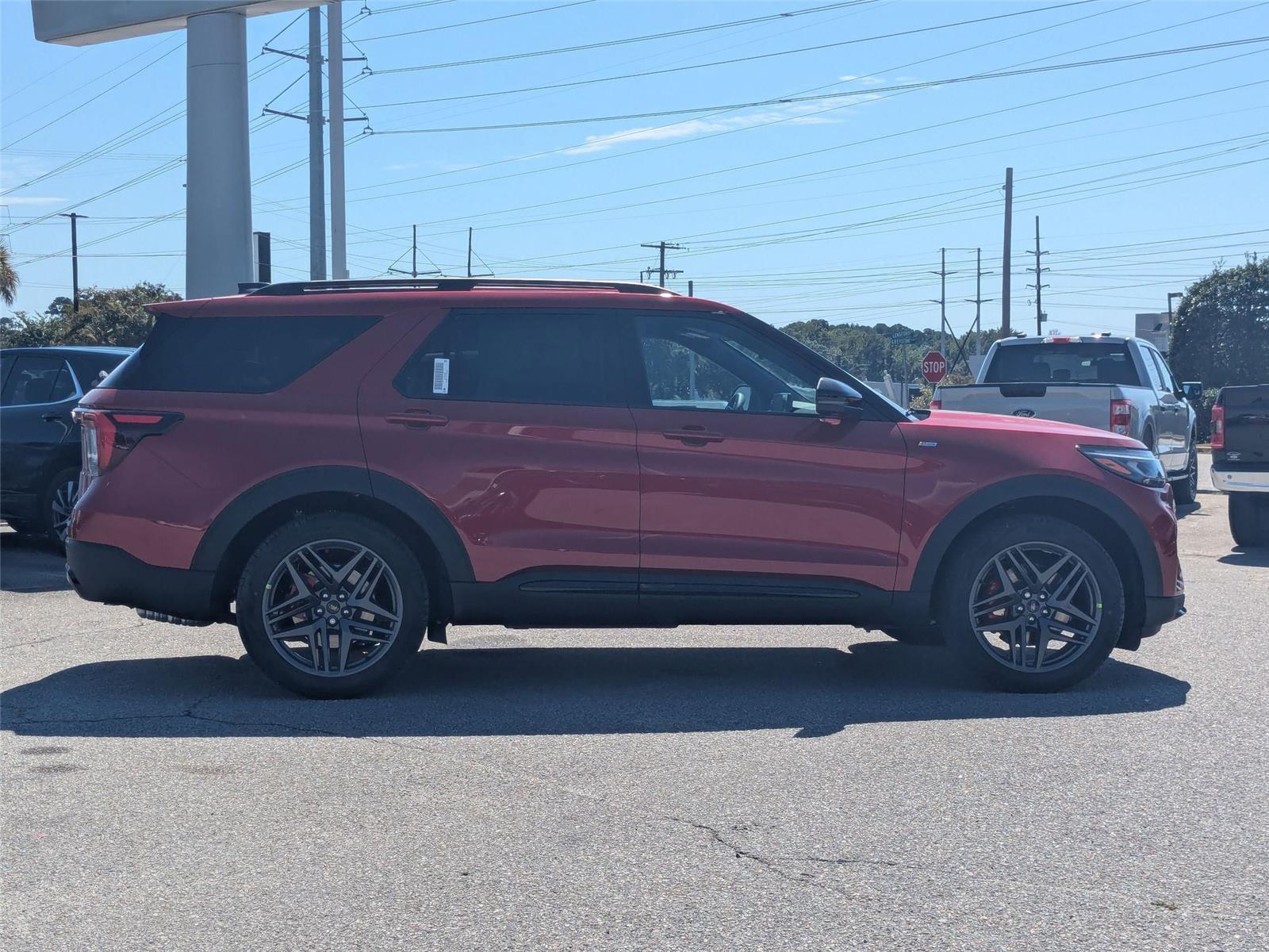 2025 Ford Explorer ST-Line photo 4