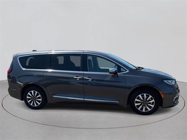 2022 Chrysler Pacifica Hybrid Limited photo 6