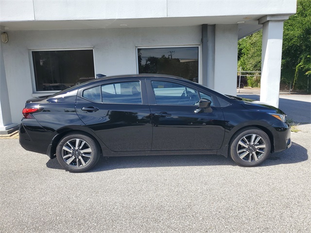 2025 Nissan Versa 1.6 SV photo 2
