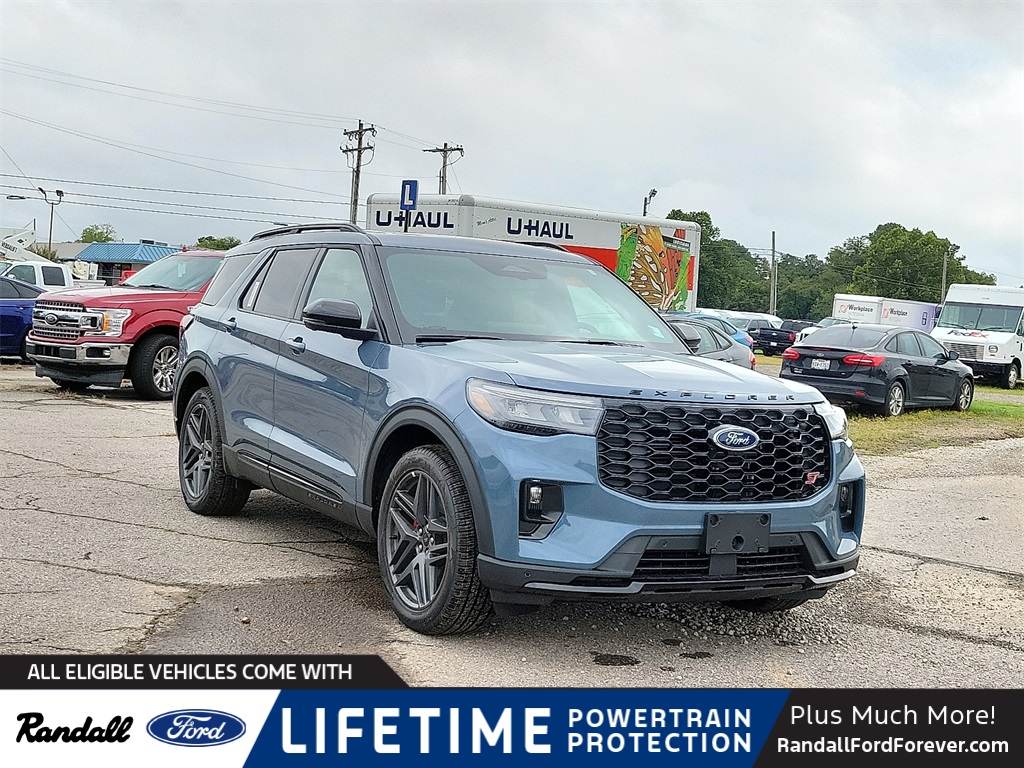 2025 Ford Explorer ST's photo