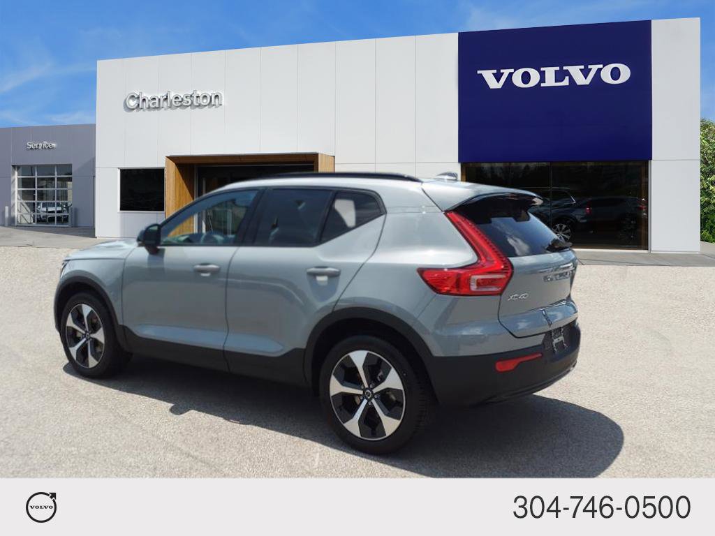 2025 Volvo XC40 Plus photo 4