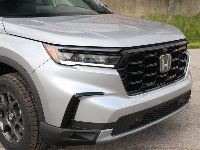2025 Honda Pilot TrailSport photo 3