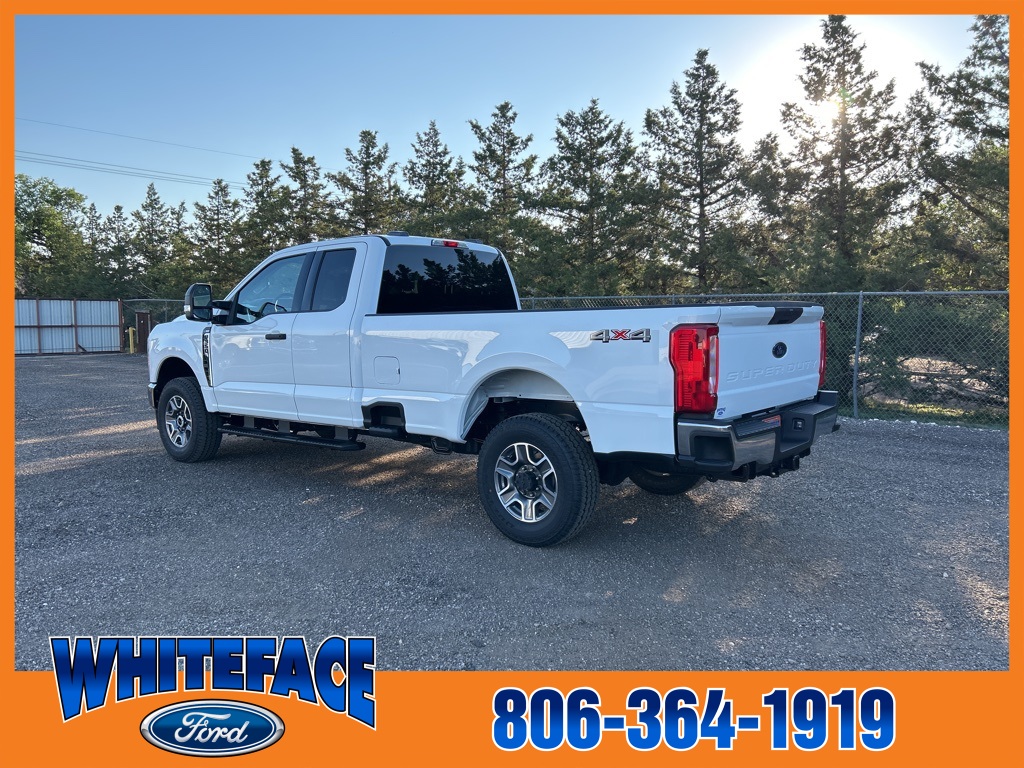 2025 Ford F-350 XLT photo 4