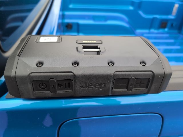 2025 Jeep Gladiator Willys photo 11