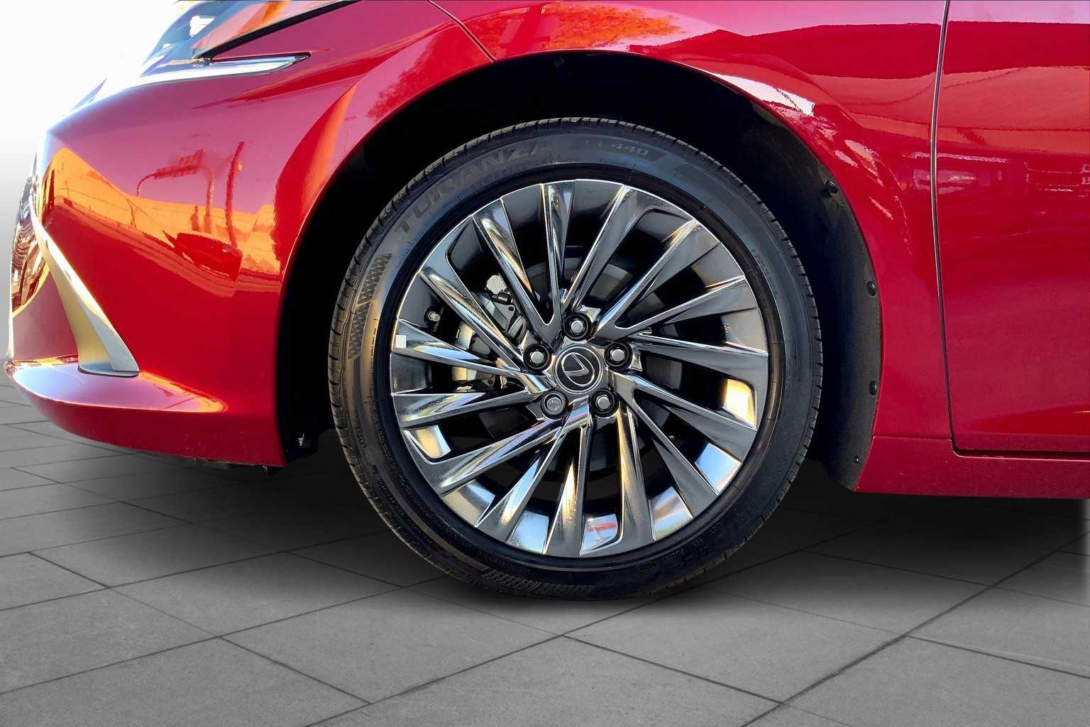 2025 Lexus ES 350 Ultra Luxury photo 10