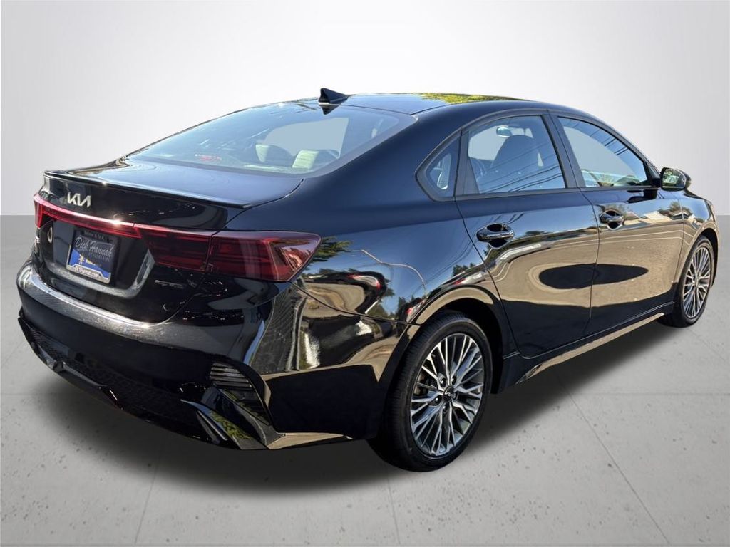 2024 Kia Forte GT-Line photo 7