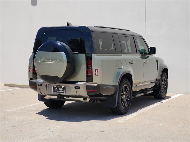 2025 Land Rover Defender 130 X-Dynamic SE photo 4