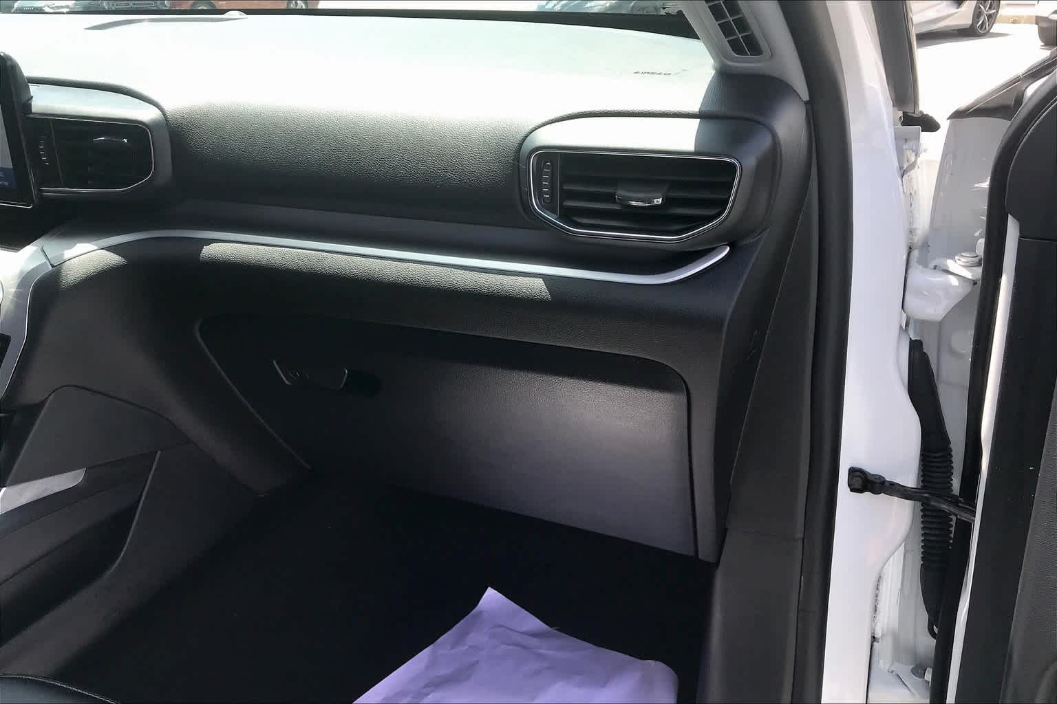 2022 Ford Explorer XLT photo 13
