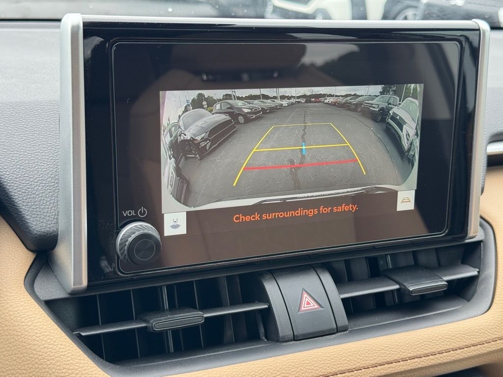 2025 Toyota RAV4 XLE photo 24