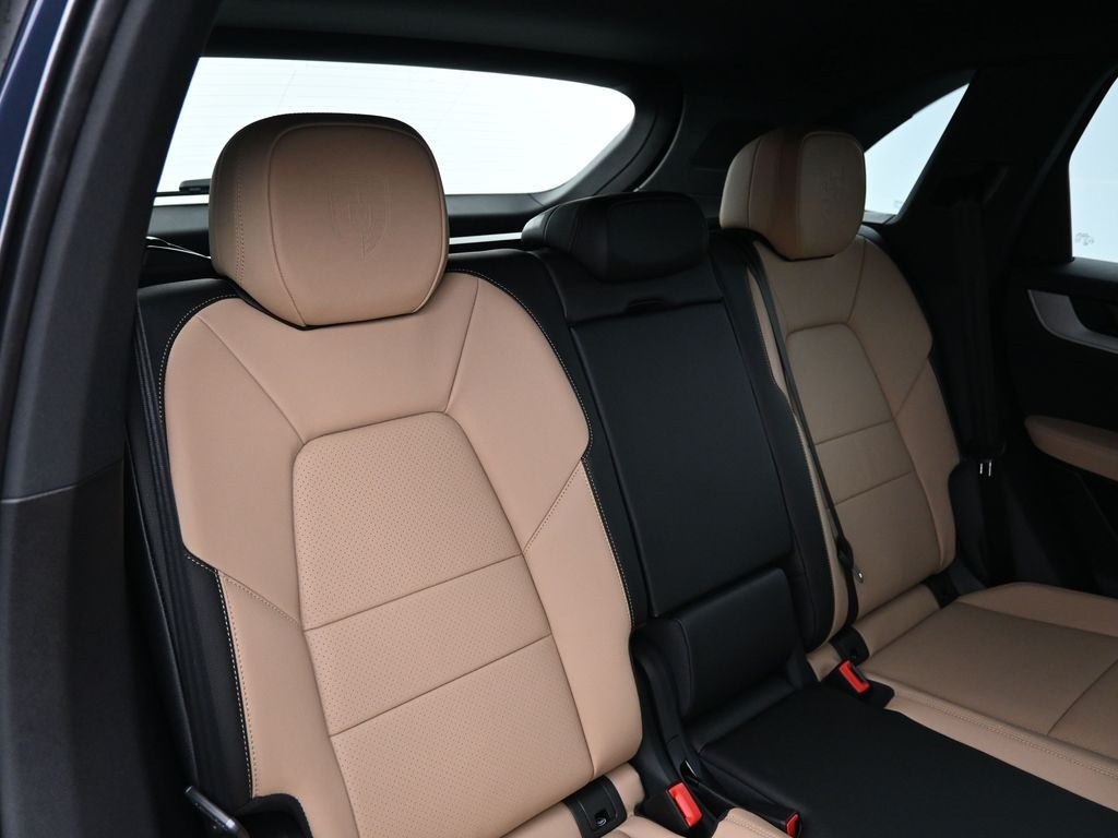 2026 Porsche Cayenne photo 10