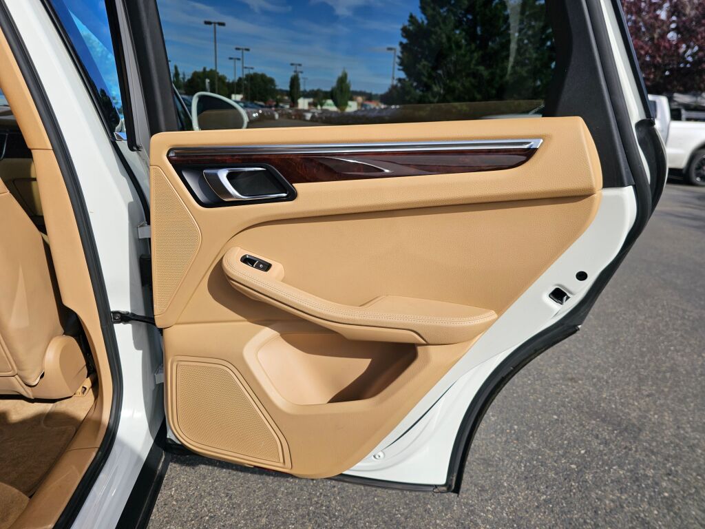 2015 Porsche Macan S photo 14