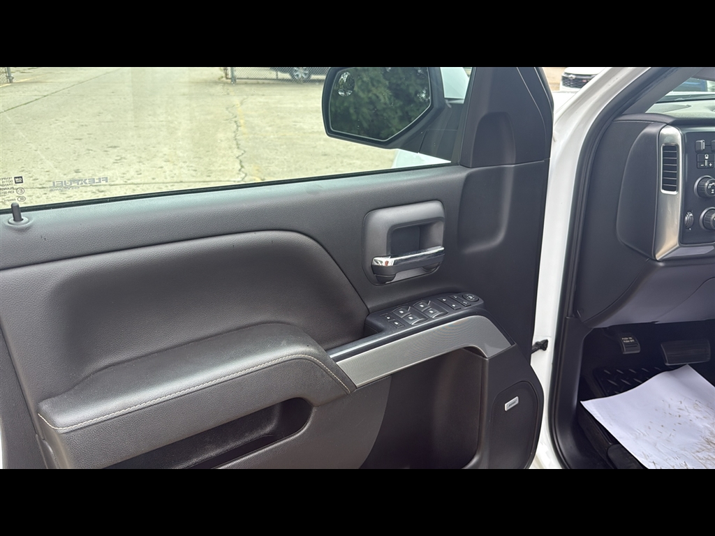 2018 Chevrolet Silverado LT photo 6