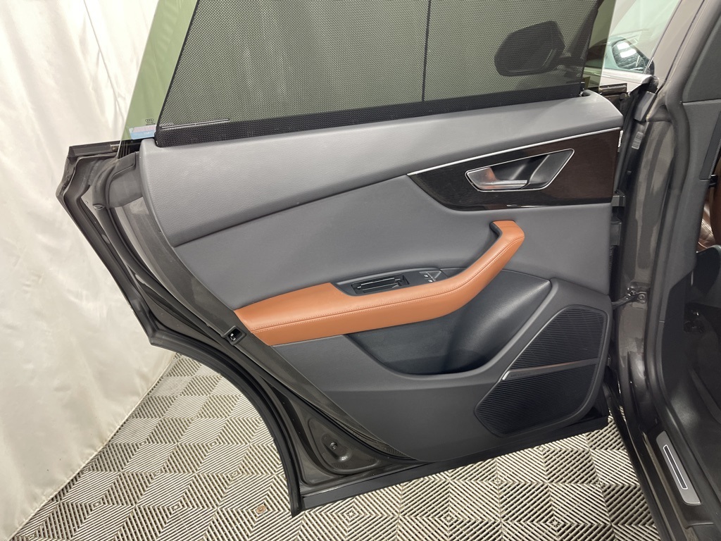 2022 Audi Q8 55 Premium Plus photo 21