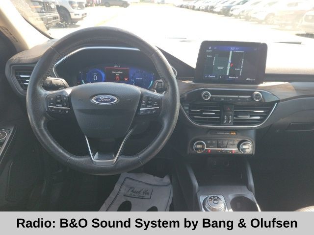 2020 Ford Escape Titanium photo 2