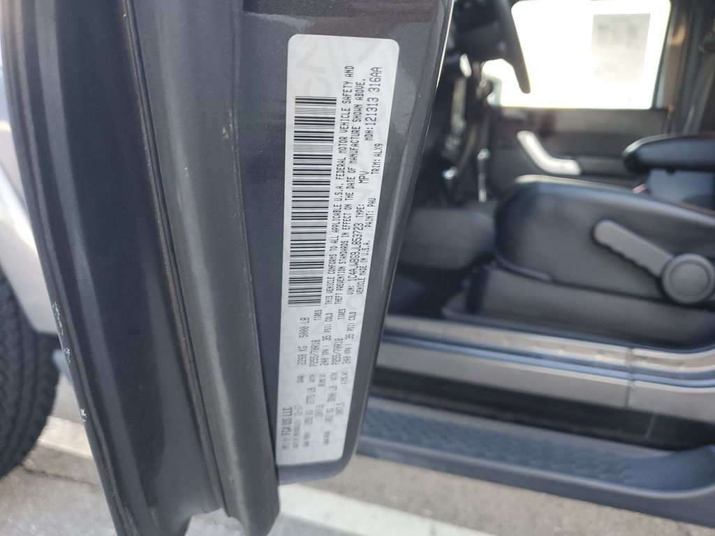 2018 Jeep Wrangler Sahara photo 37