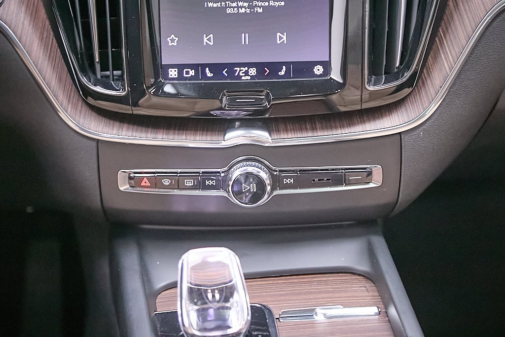 2023 VOLVO XC60 - Image 26