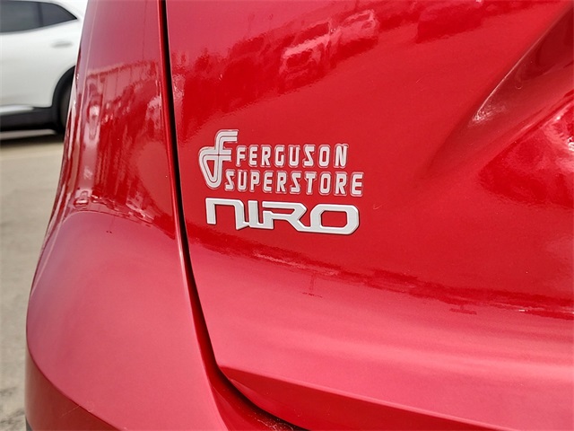 2025 Kia Niro LX photo 5