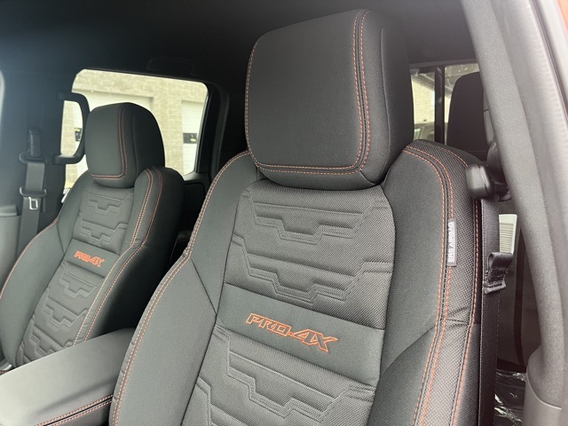 2025 Nissan Frontier PRO-4X photo 9