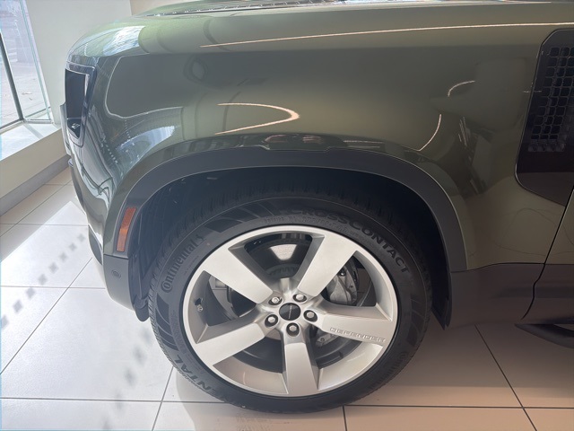 2026 Land Rover Defender 110 S photo 2