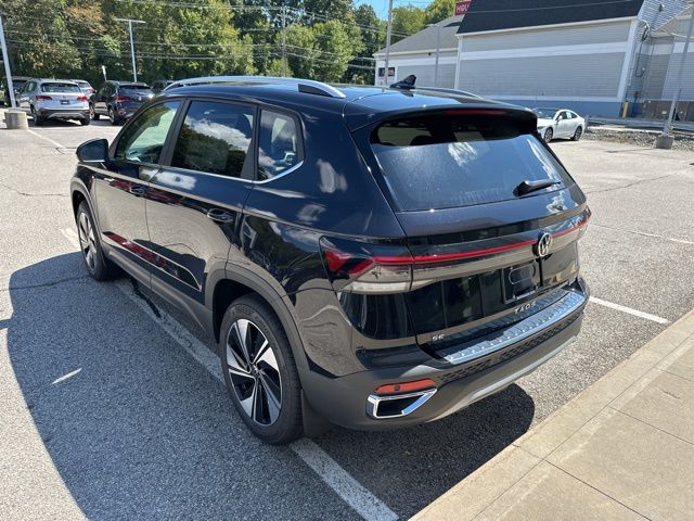 2025 Volkswagen Taos SE photo 5