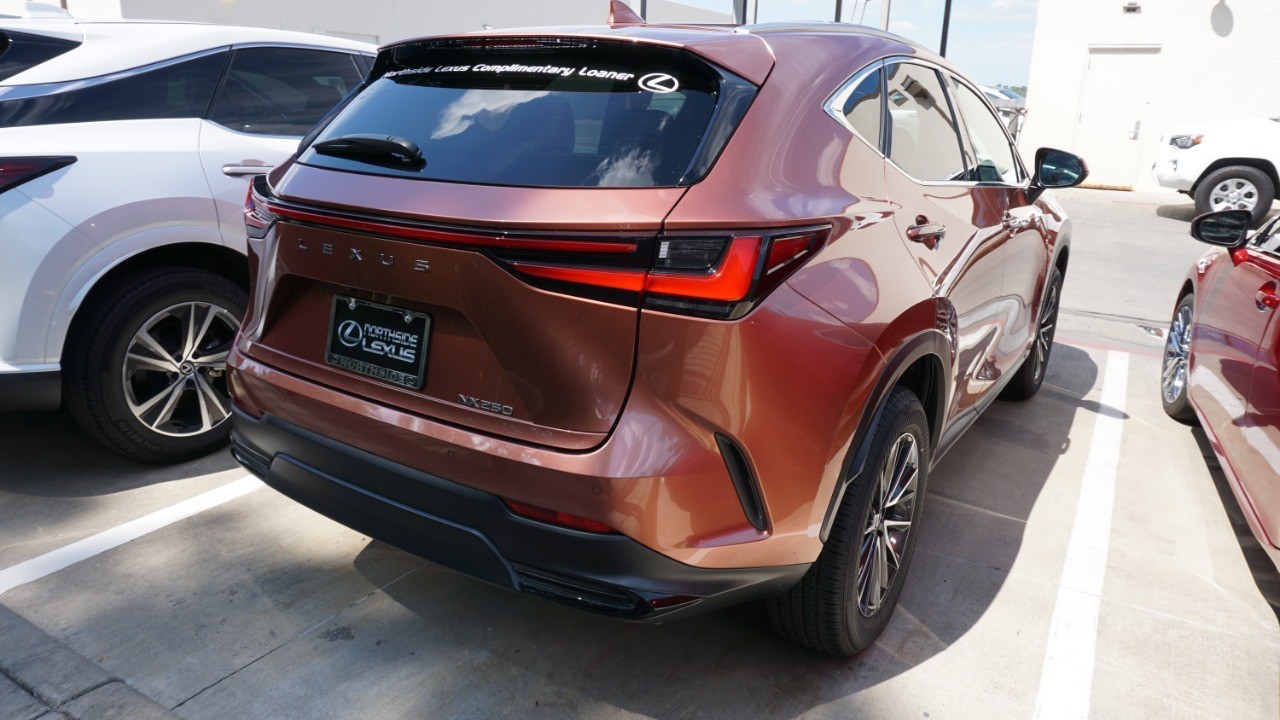 2025 Lexus NX Premium photo 3