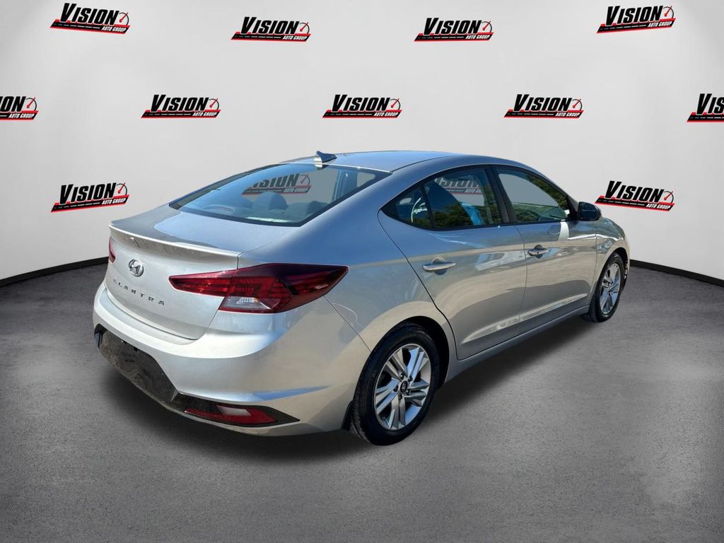 2020 Hyundai Elantra Value Edition photo 3