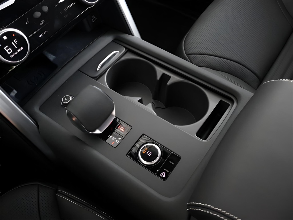 2025 Land Rover Discovery Metropolitan Edition photo 21