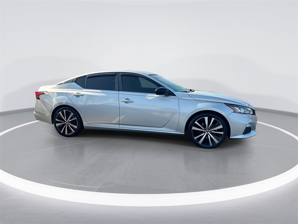 2020 Nissan Altima 2.5 SR photo 9