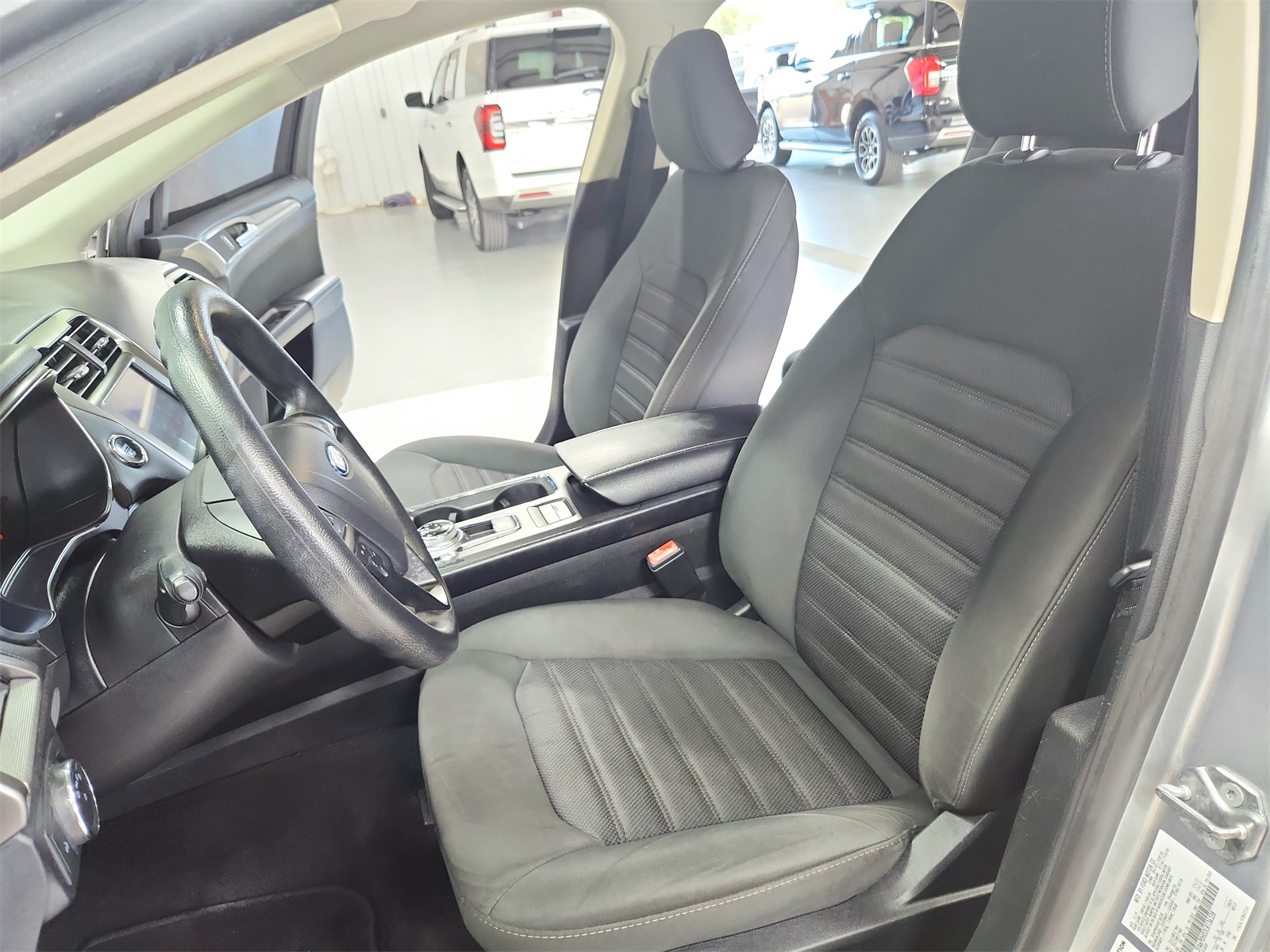 2020 Ford Fusion SE photo 19